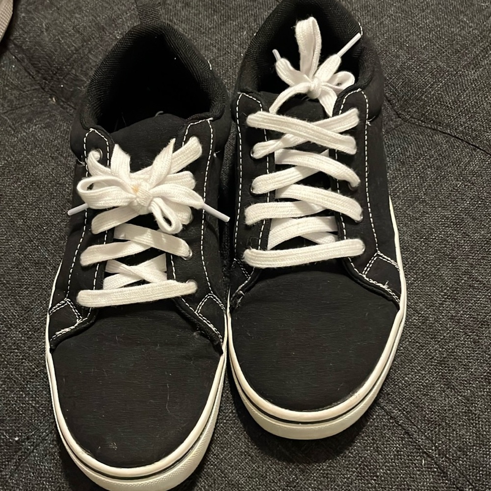 Wonder Nation Boy’s black canvas sneakers with memory foam.  Size 6
